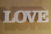 Слово "LOVE" из пенопласта