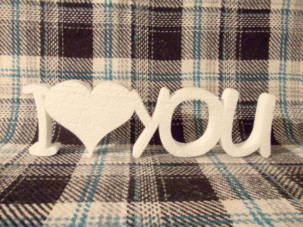 Надпись "I love you" из пенопласта