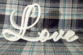 Слово "Love" из пенопласта Слово "Love" из пенопласта