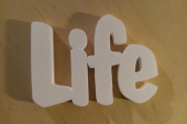 Слово "Life" из пенопласта