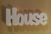 Слово "House" из пенопласта