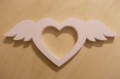 Сердце с крыльями из пенопласта Сердце с крыльями из пенопласта