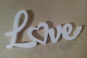 Слово "Love" из пенопласта Слово "Love" из пенопласта