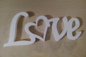 Слово "Love" из пенопласта Слово "Love" из пенопласта