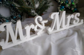 Надпись "Mrs." из пенопласта